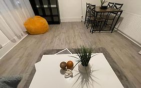 Stunning 2 Bedroom On Tower Bridge