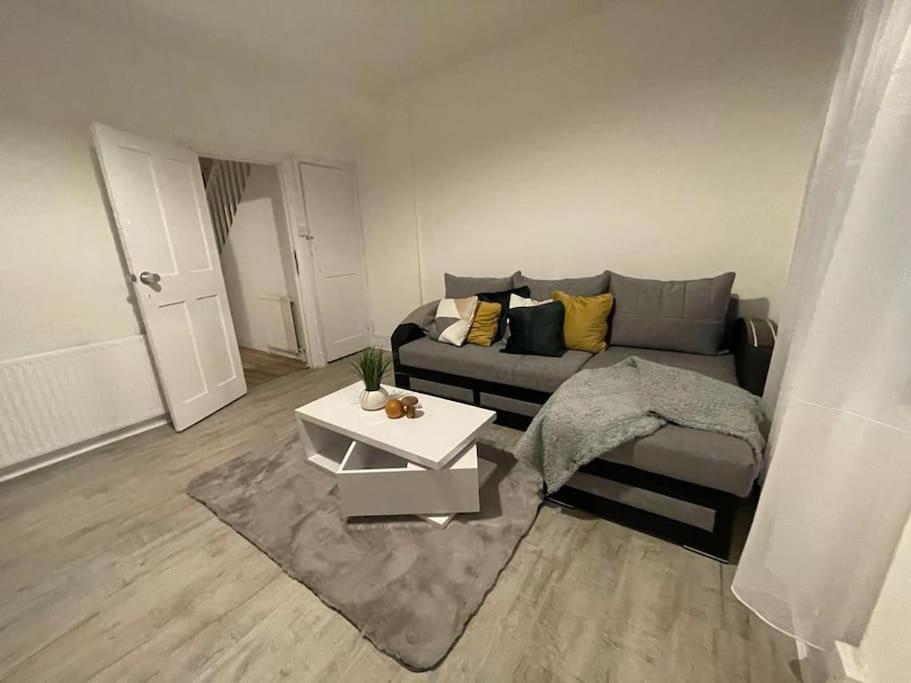 Stunning 2 Bedroom On Tower Bridge London Exterior photo