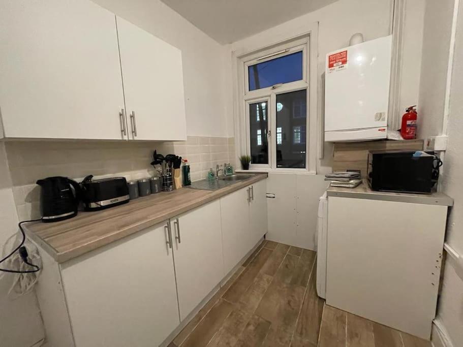Stunning 2 Bedroom On Tower Bridge London Exterior photo