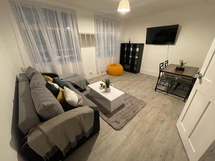 Stunning 2 Bedroom On Tower Bridge London Exterior photo
