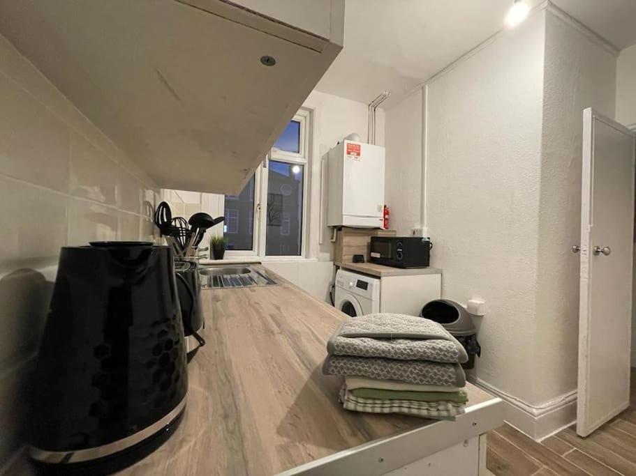 Stunning 2 Bedroom On Tower Bridge London Exterior photo