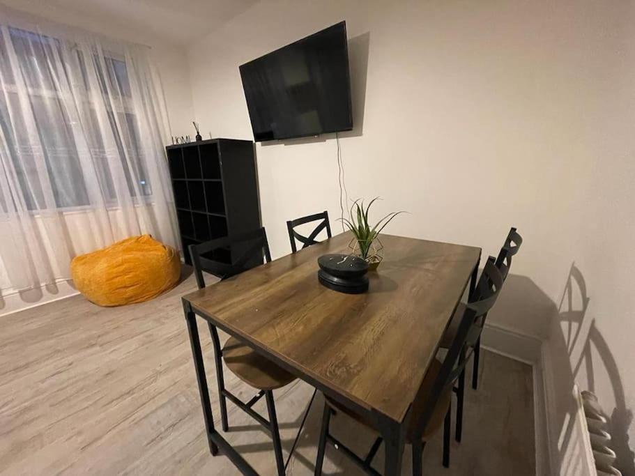Stunning 2 Bedroom On Tower Bridge London Exterior photo