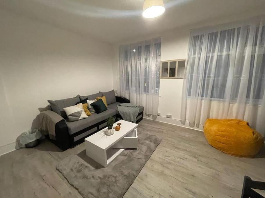 Stunning 2 Bedroom On Tower Bridge London Exterior photo